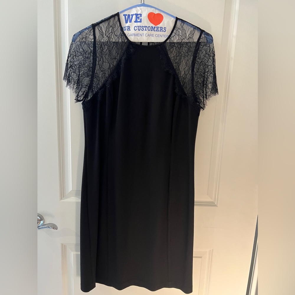 Catherine melandrino size 10 cocktail dress with dainty lace shoulder and neck